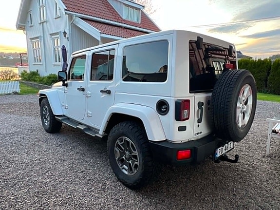 Jeep Wrangler 3 of 5