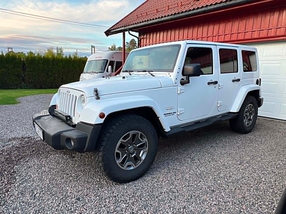 Jeep Wrangler 2 of 5