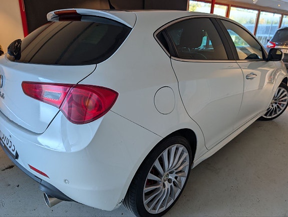 Alfa Romeo Giulietta 5 of 5