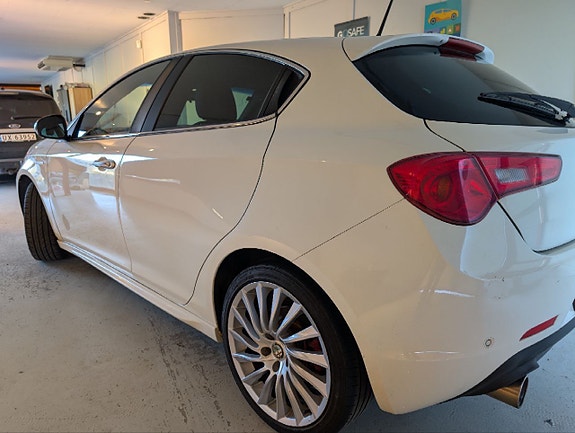 Alfa Romeo Giulietta 3 of 5