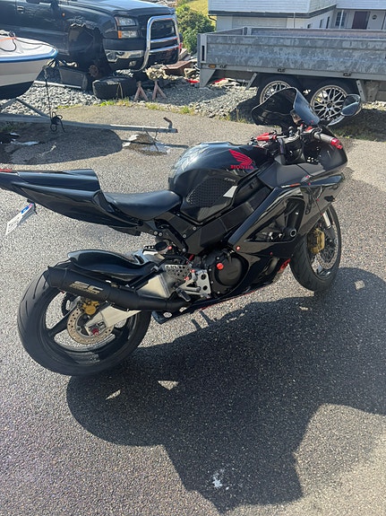 Honda CBR 900 RR 6 of 8