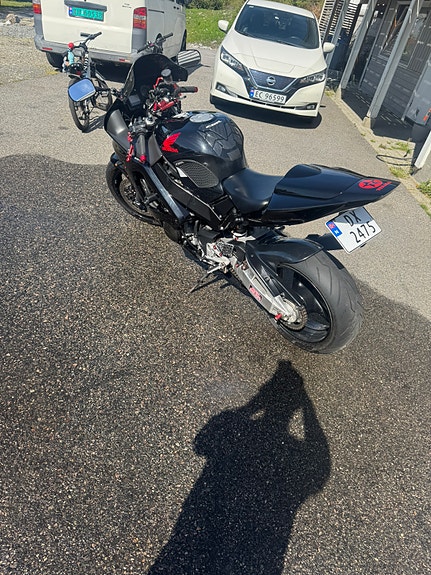 Honda CBR 900 RR 4 of 8