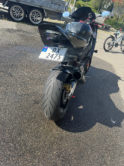 Honda CBR 900 RR 5 of 8
