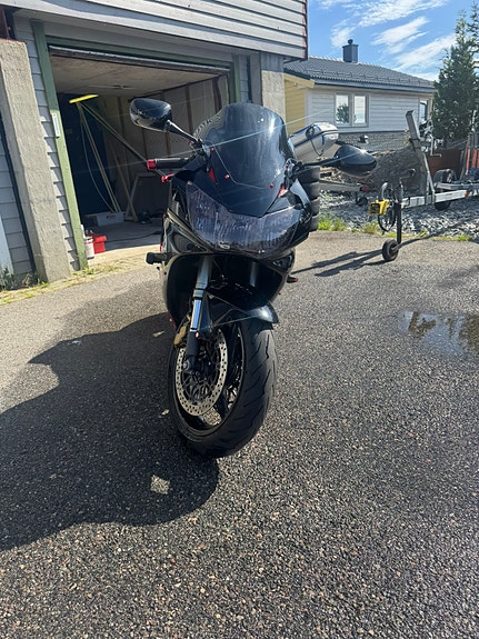 Honda CBR 900 RR 7 of 8