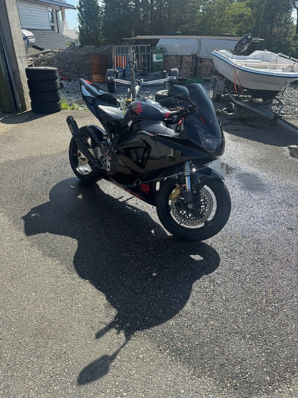 Honda CBR 900 RR 3 of 8