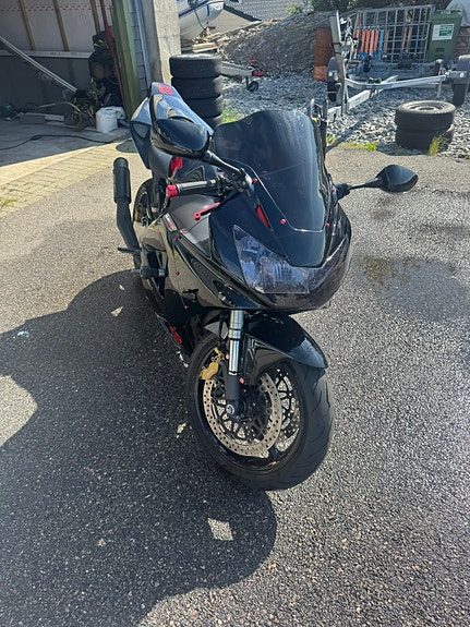 Honda CBR 900 RR 8 of 8