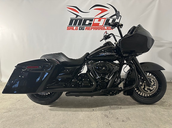 Harley-Davidson FLTRU Road Glide blacked out