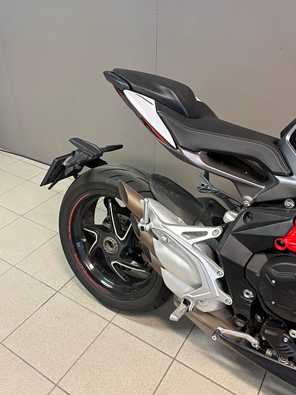 MV Agusta Brutale 800 Dragster RR 4 of 5