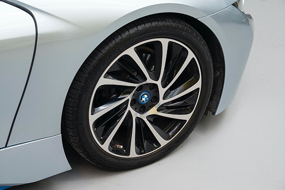 BMW i8 10 of 30