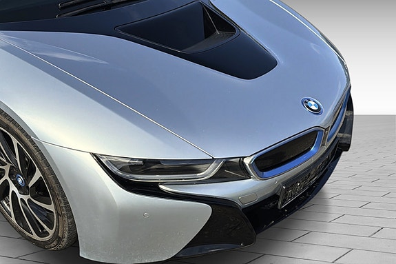BMW i8 3 of 28