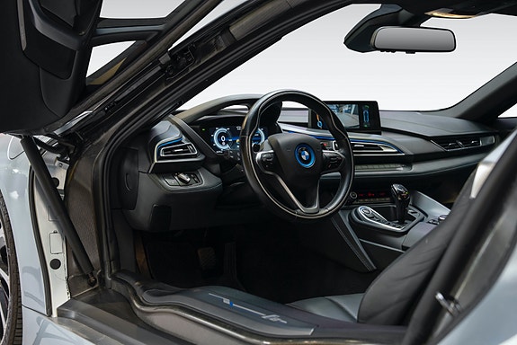 BMW i8 13 of 30