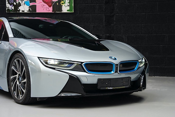 BMW i8 3 of 30
