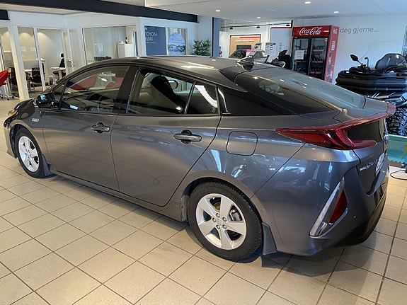 Toyota Prius Plug-in Hybrid 3 of 10