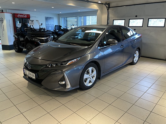 Toyota Prius Plug-in Hybrid 2 of 10
