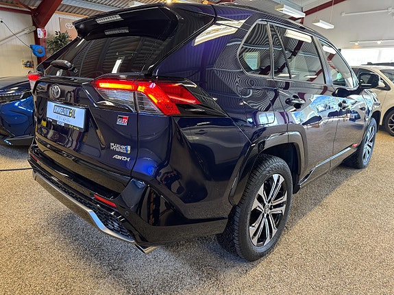 Toyota RAV4 7 of 30