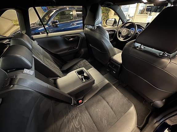 Toyota RAV4 28 of 30