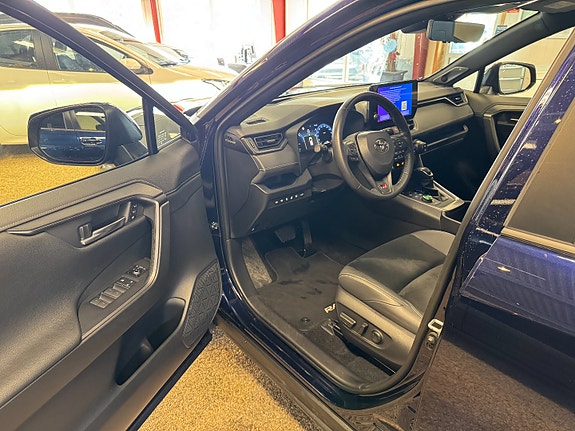 Toyota RAV4 10 of 30