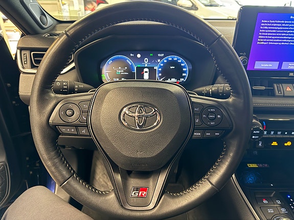 Toyota RAV4 13 of 30