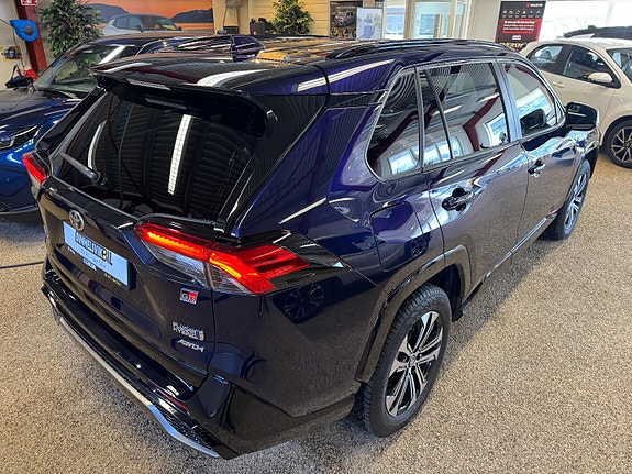 Toyota RAV4 6 of 30