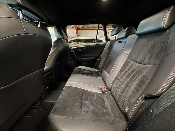 Toyota RAV4 24 of 30