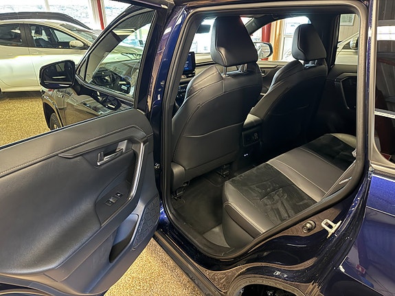 Toyota RAV4 23 of 30