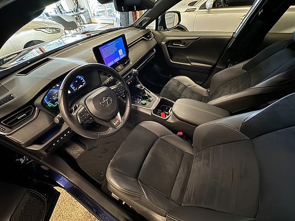 Toyota RAV4 12 of 30