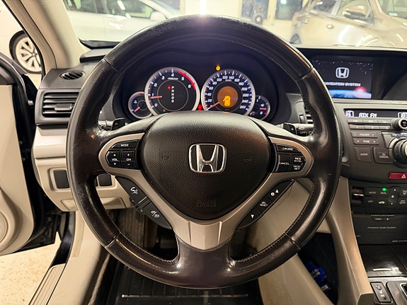 Honda Accord 27 of 30