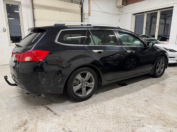 Honda Accord 12 of 30