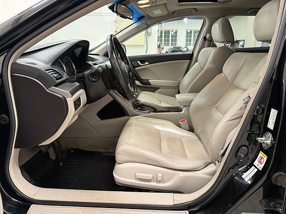 Honda Accord 24 of 30