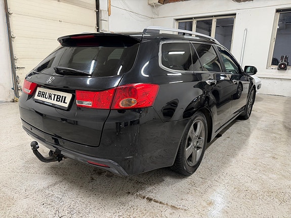 Honda Accord 13 of 30