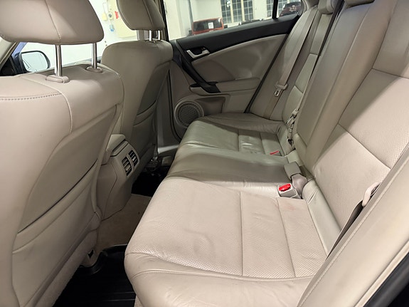 Honda Accord 22 of 30