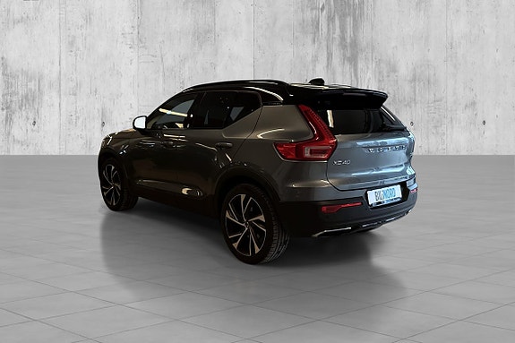 Volvo XC40 4 of 5