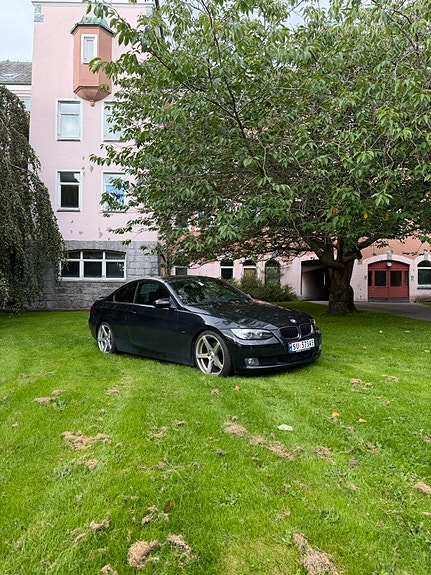 BMW 320d 2 of 17