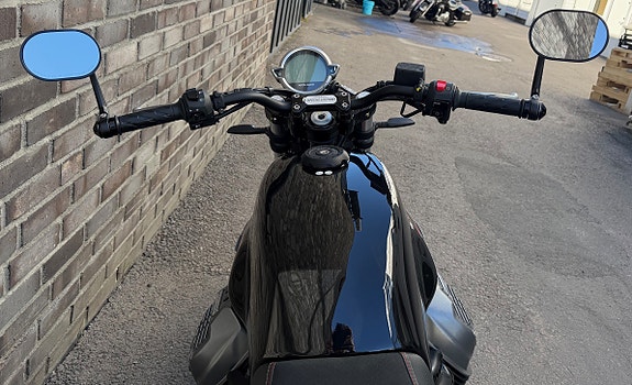 Moto Guzzi V7 Stone 850 Special Edition 6 of 15