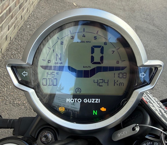 Moto Guzzi V7 Stone 850 Special Edition 8 of 15
