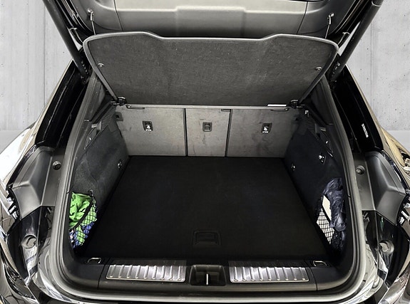 Porsche Macan 21 of 26