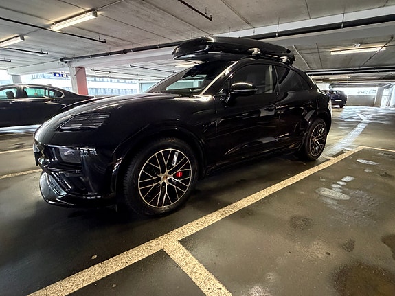 Porsche Macan 26 of 26