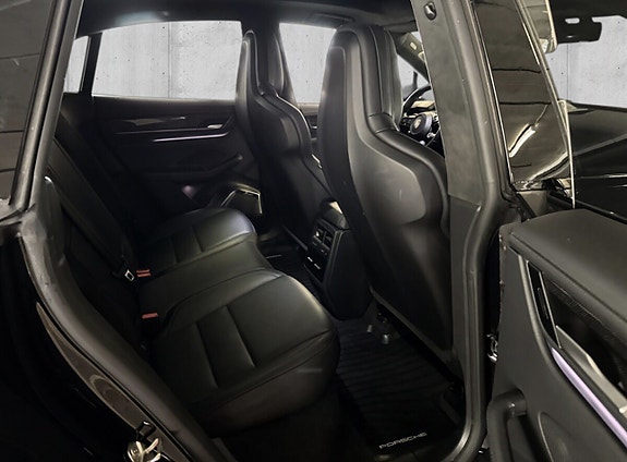 Porsche Macan 20 of 26