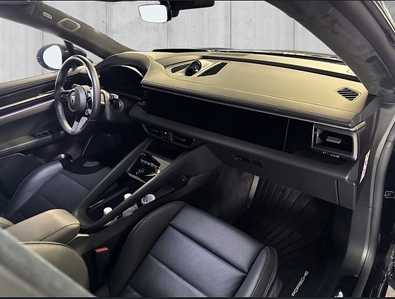 Porsche Macan 19 of 26