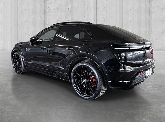 Porsche Macan 8 of 26