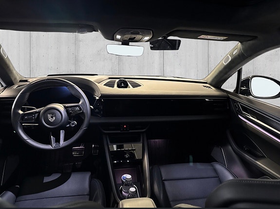Porsche Macan 13 of 26