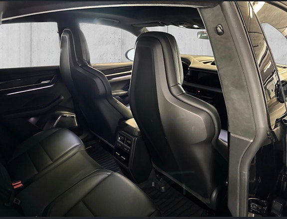 Porsche Macan 15 of 26
