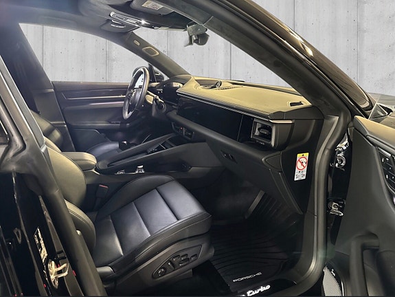 Porsche Macan 18 of 26