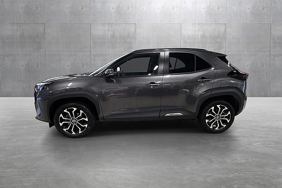 Toyota Yaris Cross 2 of 5