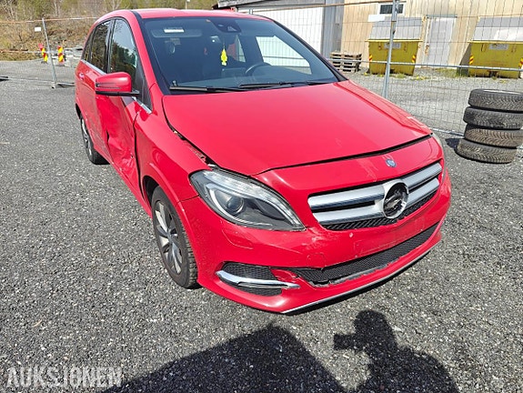 Mercedes-Benz B250 2 of 5
