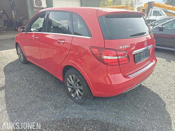 Mercedes-Benz B250 5 of 5