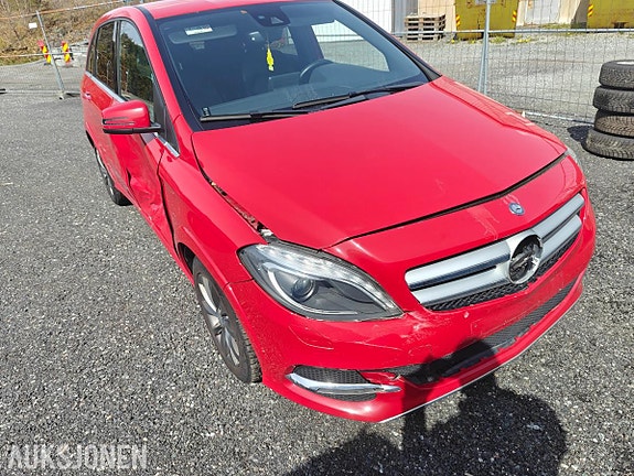 Mercedes-Benz B250 3 of 5