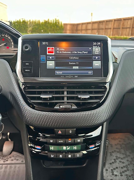 Peugeot 208 5 of 18