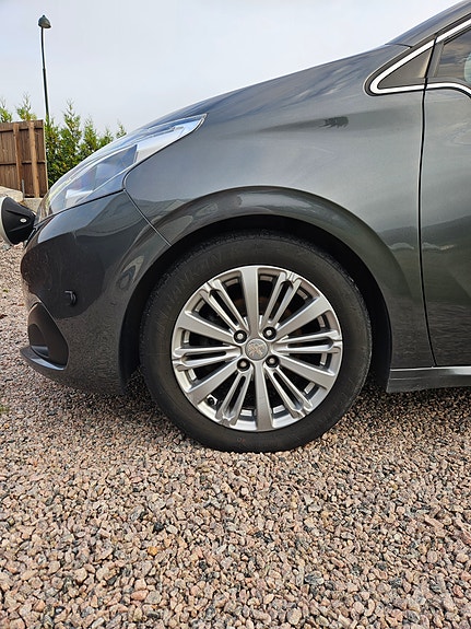 Peugeot 208 11 of 18