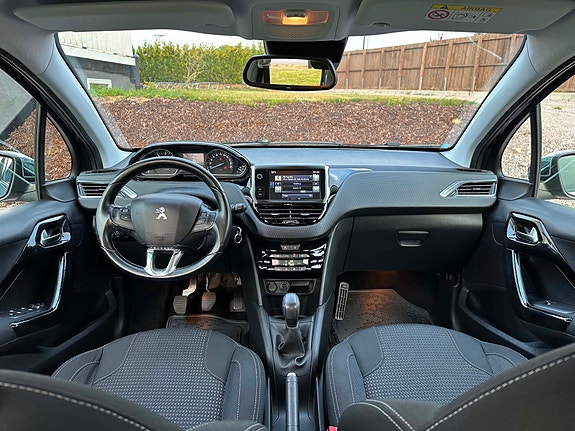 Peugeot 208 2 of 18